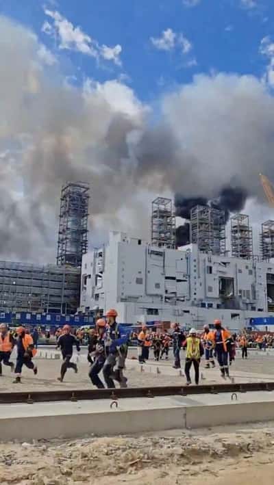 Image for Russia's Amur gas chemical complex says death toll from fire has risen to 15