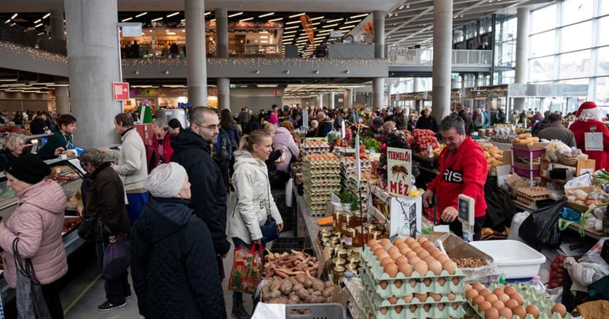 Euro zone consumers sharply lift inflation bets, ECB survey shows