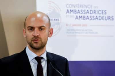 Image for France to keep fighting for release of French-Israeli hostages, says foreign minister