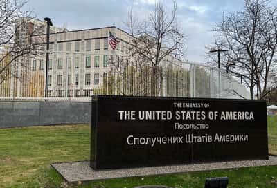 Image for US says its embassy in Kyiv remains open