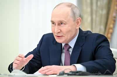 Image for Kremlin declines comment on report that Ukraine talks are linked to multi-billion dollar oil deal
