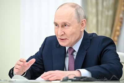 Image for Kremlin declines comment on report that Ukraine talks are linked to multi-billion dollar oil deal