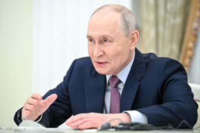 Image for Kremlin declines comment on report that Ukraine talks are linked to multi-billion dollar oil deal