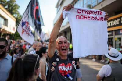 Image for Serbians to keep up protest after President Vucic says he will step down