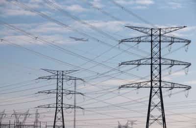Image for Spain ups planned power grid investment to over €17 billion through 2030