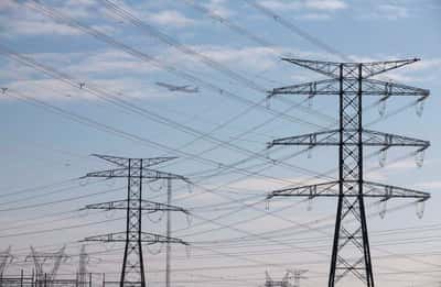 Image for Spain ups planned power grid investment to over €17 billion through 2030