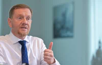 Image for German state leader urges joint effort to solve Volkswagen crisis