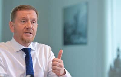 Image for German state leader urges joint effort to solve Volkswagen crisis