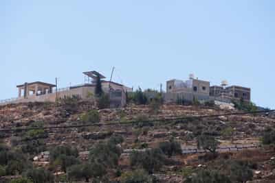 Image for Israel sends troops into West Bank homes besieged by Jewish settlers
