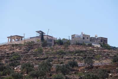 Image for Israel sends troops into West Bank homes besieged by Jewish settlers