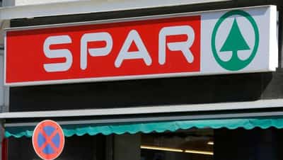 Image for Retailers turn off lights, cut opening hours to save energy