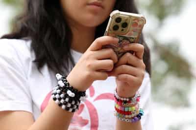Image for Australia begins enforcing world-first teen social media ban