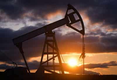 Image for Oil settles up 1% on Russia sanctions, interviews for next US Fed chair