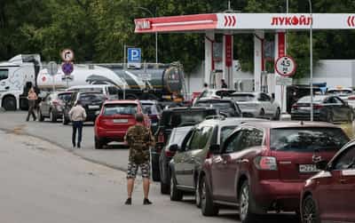 Image for Second wave of fuel shortages at petrol stations sweeps across Russia