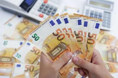 Image for US dollar set for 12th weekly gain after blowout jobs number