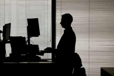 Image for UK pay deals cool for first time in 2023, easing pressure on BoE: XpertHR
