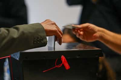 Image for Portugal elects Socialist as president by landslide, but far right grows