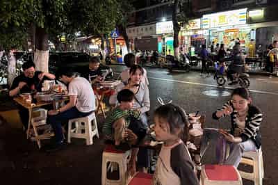 Image for China's Sichuan province to offer extended marriage and maternity leave