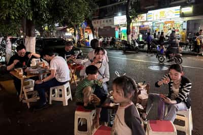 Image for China's Sichuan province to offer extended marriage and maternity leave