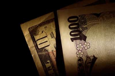 Image for Dollar dips to end trading week but set for weekly gain