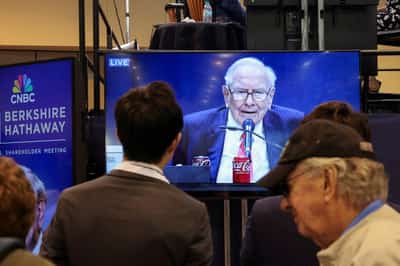 Image for Berkshire Hathaway names Warren Buffett as chairman emeritus