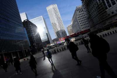Image for Relax immigration rules to fix jobs squeeze, companies urge UK