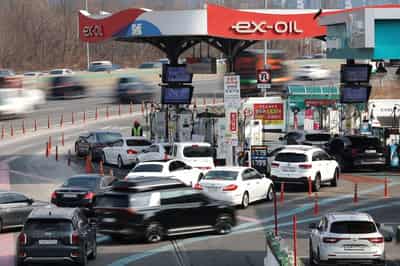 Image for Oil extends gains as Middle East conflict threatens export facilities