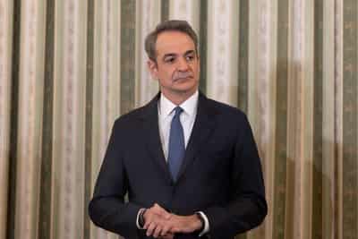 Image for Greece to ban social media for under-15s from 2027, PM says