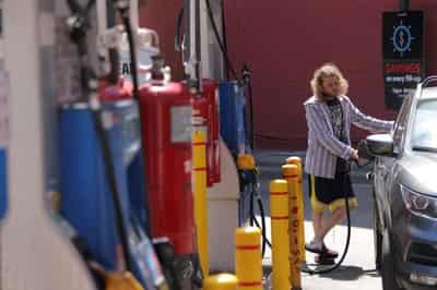 Image for U.S. inflation outlook brightens as import prices fall, consumer sentiment rises