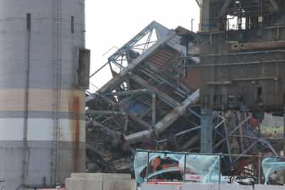 Image for South Korea rescuers use explosives to reach workers trapped at collapsed building