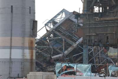 Image for South Korea rescuers use explosives to reach workers trapped at collapsed building