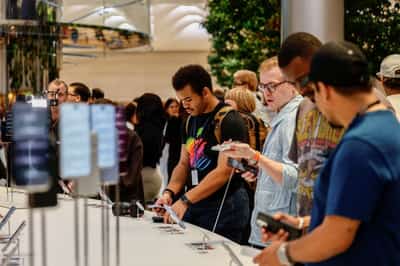 Image for Global smartphone shipments record worst third quarter in 14 years amid memory shortage