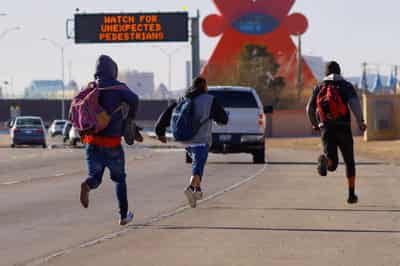 Image for Slipping over Mexico border, migrants get the jump on U.S. court ruling