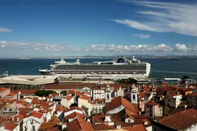 Image for European ports slow to install shore power ahead of 2030 deadline, study shows