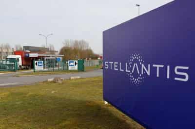 Image for Higher prices help Stellantis weather worsening chip shortage