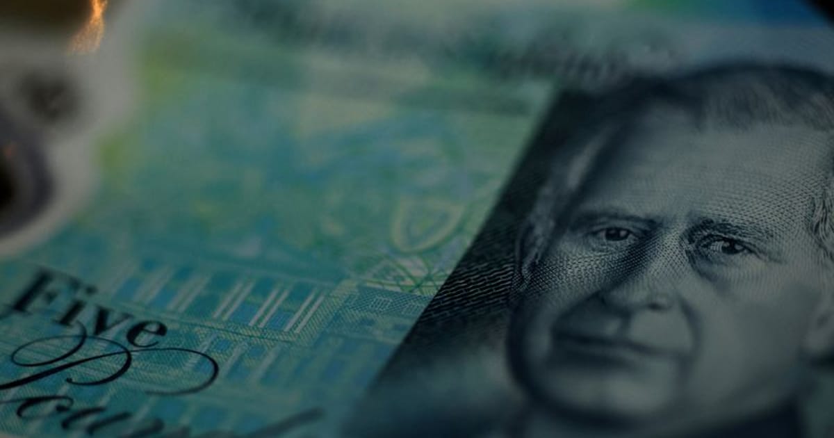 Sterling heads for weekly loss, focus on Jackson Hole symposium