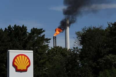 Image for Shell's profit beats expectations at $6.9 billion, cuts share buybacks