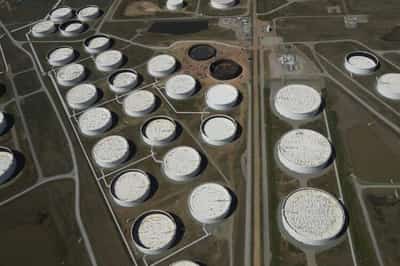 Image for Oil drops to 12-wk low on recession, COVID-19 worries
