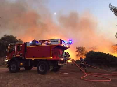 Image for Campsites evacuated as France battles wildfire near Saint-Tropez