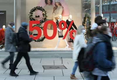 Image for Euro zone consumer confidence rises to -12.4 in January