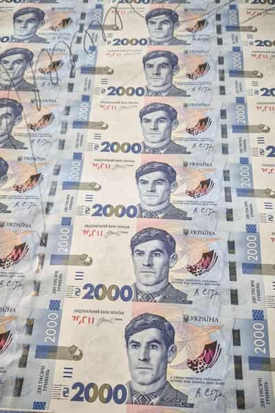 Image for Ukraine unveils new 2,000 hryvnia bill as war drives demand for cash