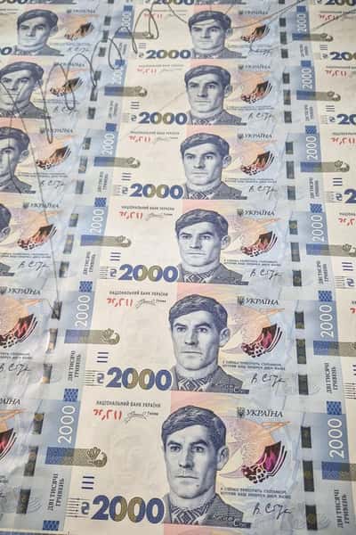 Image for Ukraine unveils new 2,000 hryvnia bill as war drives demand for cash