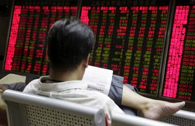 Image for Asian shares pause for US jobs, oil extends gains on Mideast risk
