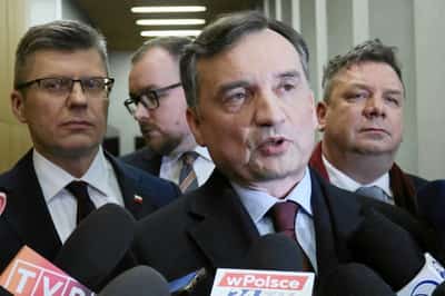 Image for Hungary revokes refugee status of fugitive minister, Poland says