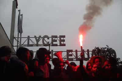 Image for Injuries and arrests as high school students keep up blockade of French schools