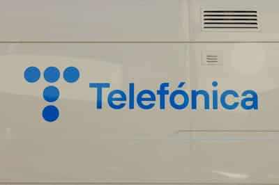 Image for Telefonica sells Chile unit to NJJ, Millicom for $1.2 billion