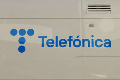 Image for Telefonica sells Chile unit to NJJ, Millicom for $1.2 billion