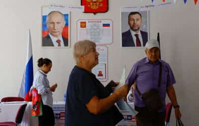 Image for Russian exiles cast votes to voice dissent to Putin and Ukraine war