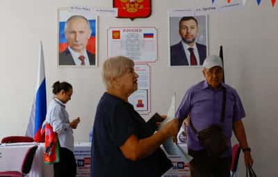 Image for Russian exiles cast votes to voice dissent to Putin and Ukraine war