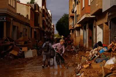 Image for Spain deploys 7,500 troops to flood zone where anger rises at slow help